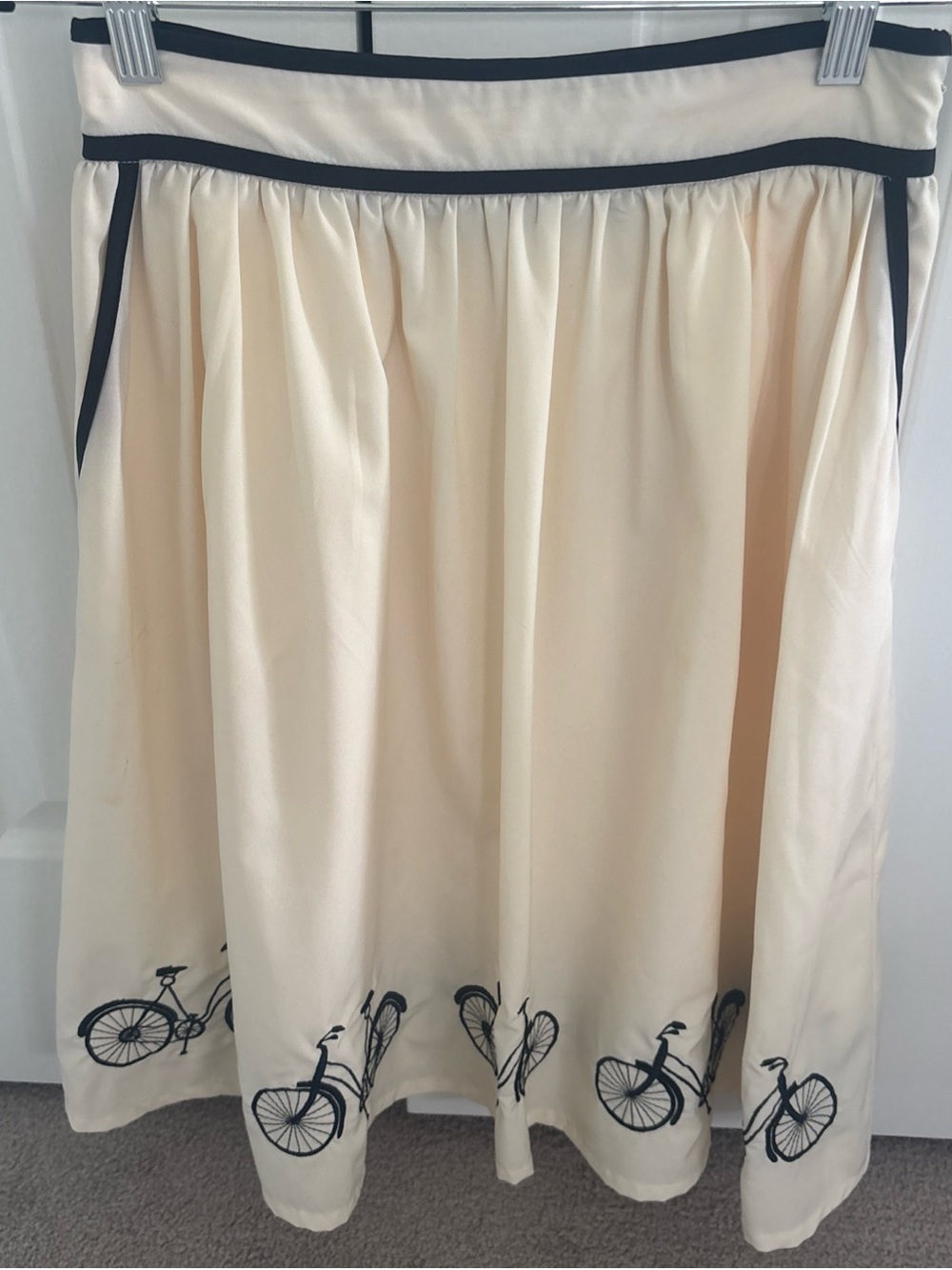 Garnet Hill Cream A-Line Skirt with Black Bicycle Trim Size Medium